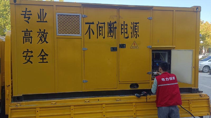 微山柴油发电机组和UPS电源配合使用时，如何避免切换过程中的电力中断？